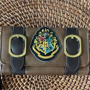 Harry Potter Hogwarts Alumni Tri Fold Wristlet Wallet Faux
Leather Clutch
